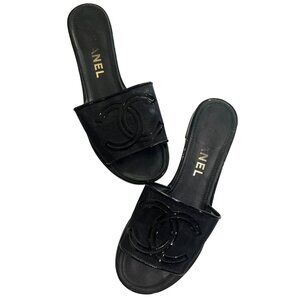 CHANEL Black Leather CC Logo Slide Sandals